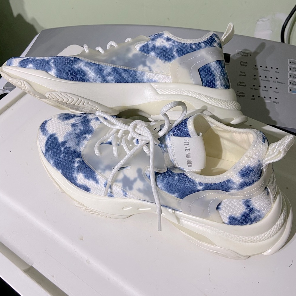 Steve Madden Size 12 Myles Bleached (like new)